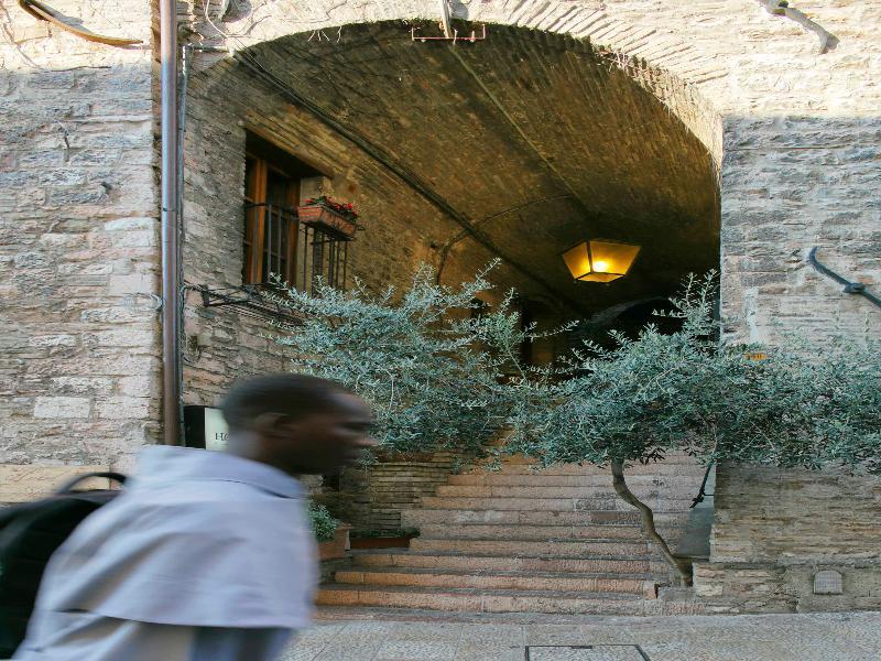 Hotel Properzio Asís Exterior foto